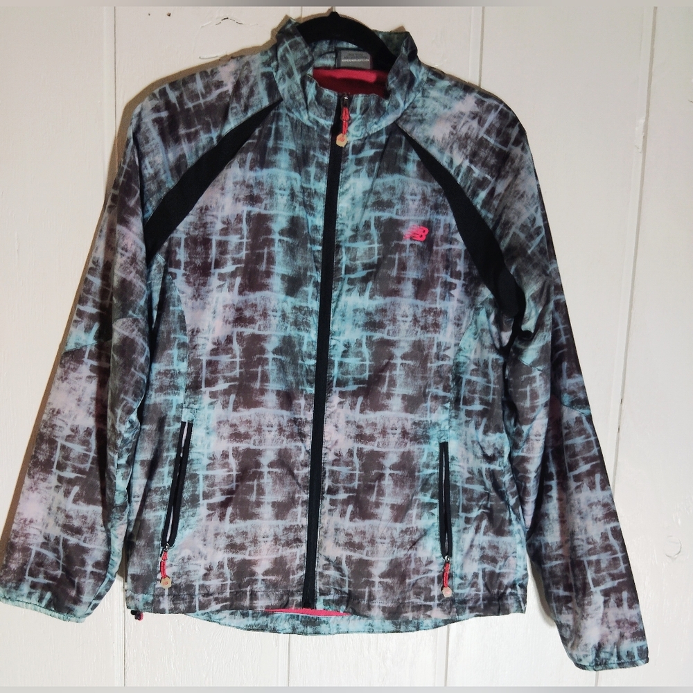 LIKE NEW!! NEW BALANCE, Tie Dye Patterned Windbreaker/Running Jacket. Size M